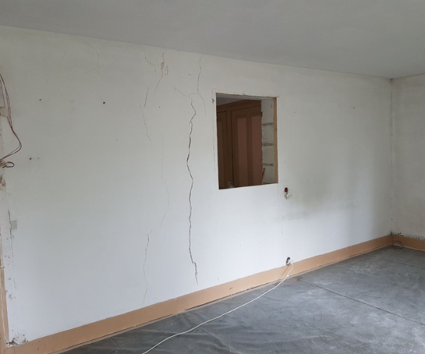 Création d’un passe-plat dans un mur de salon à Grenoble